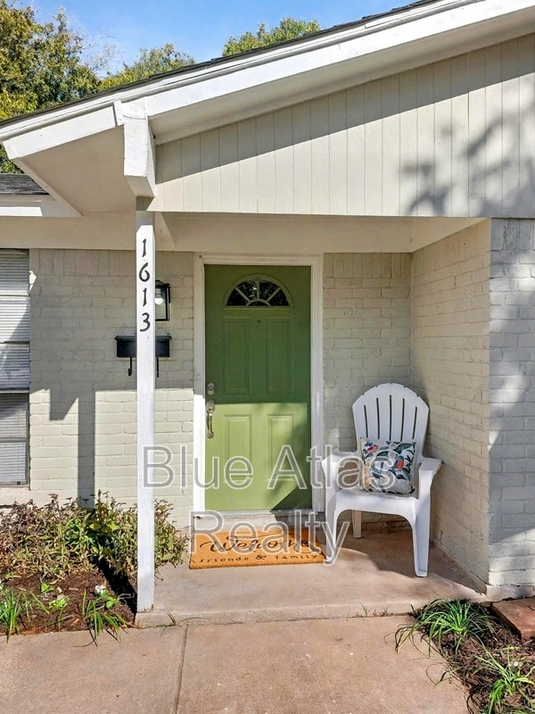 property at 1613 Continental Dr