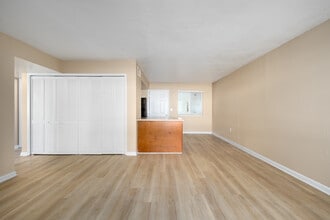 Palm Villas in Ft. Myers, FL - Foto de edificio - Interior Photo