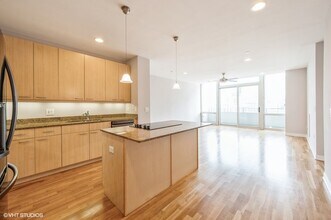 737 W Washington Blvd in Chicago, IL - Building Photo - Building Photo