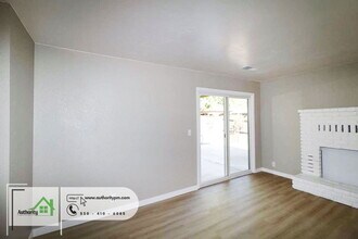 2452 Capella St in Redding, CA - Foto de edificio - Building Photo