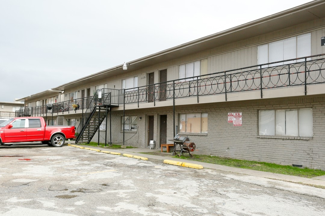 Dismuke Apartment Homes in Houston, TX - Building Photo