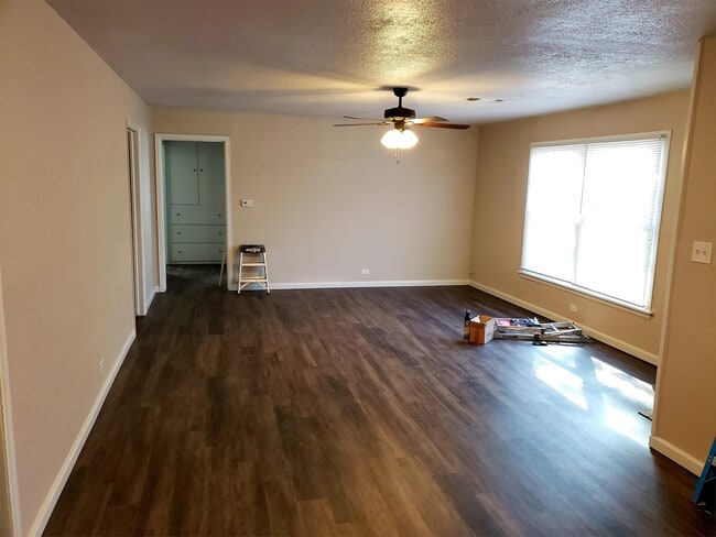 property at 1224 W Beech St