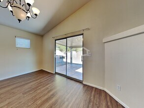 5828 Michael Dean St in North Las Vegas, NV - Foto de edificio - Building Photo