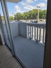 1800 Sans Souci Blvd, Unit 217 in North Miami, FL - Foto de edificio - Building Photo