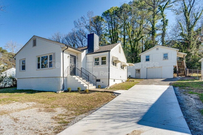 property at 1820 Tunnel Blvd