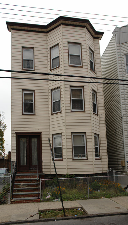 113 Morris Cres in Yonkers, NY - Building Photo