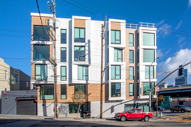 198 Valencia St in San Francisco, CA - Foto de edificio - Building Photo