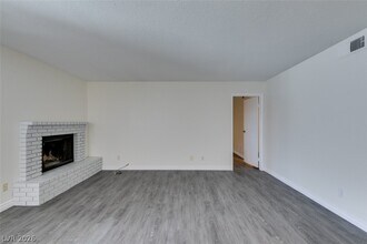 3790 Shirebrook Dr in Las Vegas, NV - Building Photo - Building Photo