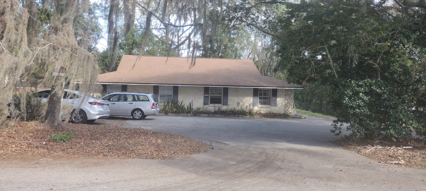 11613 SE 57th Ave in Belleview, FL - Building Photo