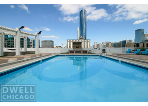 779 W Adams St, Unit Studio in Chicago, IL - Foto de edificio - Building Photo