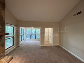 304 Comeragh SE in Smyrna, GA - Building Photo - Building Photo