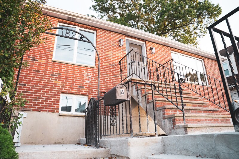 182 Kittredge St in Boston, MA - Building Photo