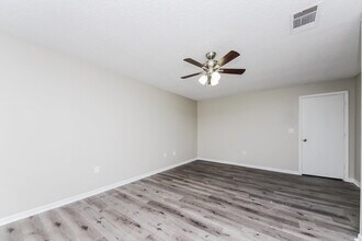911 San Rafael Way in Kissimmee, FL - Foto de edificio - Building Photo