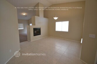 8316 W Ashkum Ave in Las Vegas, NV - Building Photo - Building Photo