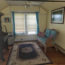 1400 E Chilhowie Ave, Unit 2 in Johnson City, TN - Building Photo - Building Photo