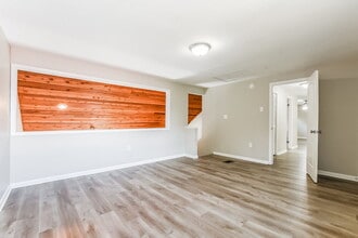 104 1st St Ct in Tavares, FL - Building Photo - Building Photo