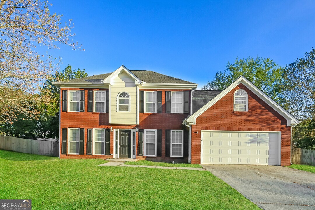 911 Rolling Meadows Dr in Loganville, GA - Building Photo