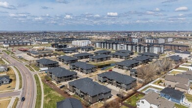 Shadow Crest - Luxury Townhomes in Fargo, ND - Foto de edificio - Building Photo