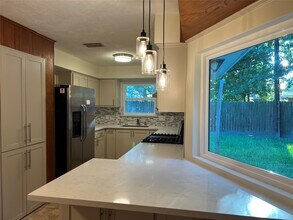 8110 Bob White Dr in Houston, TX - Building Photo - Building Photo