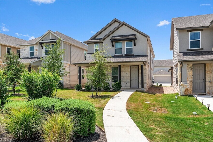 862 Lone Peak Wy in Dripping Springs, TX - Building Photo