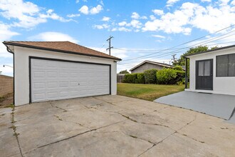 9829 S 7th Ave in Inglewood, CA - Foto de edificio - Building Photo