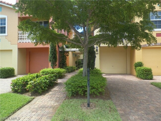 property at 8641 Piazza Del Lago Cir