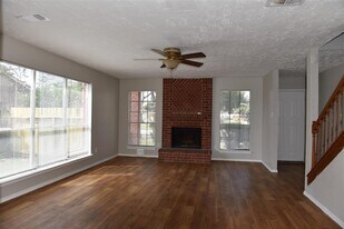 12303 Glenmeadow Dr in Stafford, TX - Building Photo