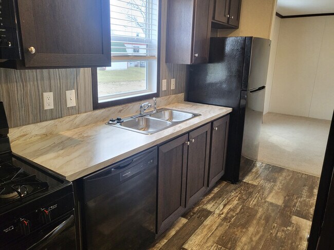 256 Spruce in Highland, MI - Building Photo - Building Photo