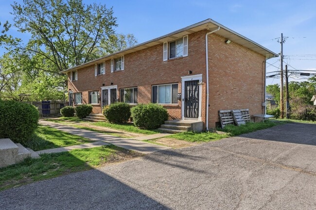 property at 1759 Lonsdale Rd