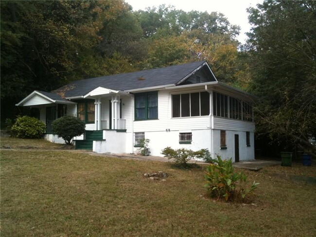 property at 790 N Evelyn Pl NW