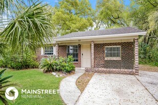 737 S Stone St in DeLand, FL - Building Photo