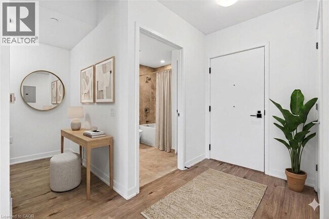 500 Plains Rd E in Burlington, ON - Building Photo - Building Photo