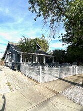 815 N College Ave in Fresno, CA - Building Photo - Building Photo