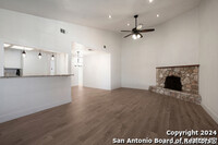 633 Oak Park Dr in Boerne, TX - Foto de edificio - Building Photo