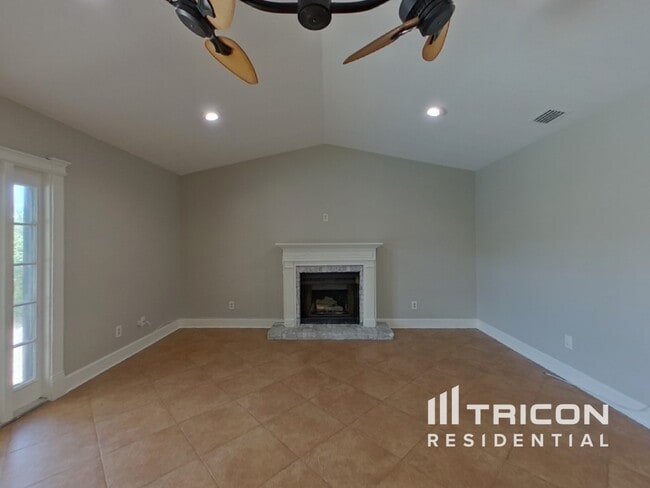8637 Leighton Dr in Tampa, FL - Building Photo - Building Photo