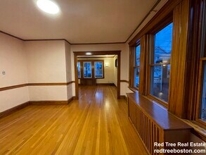 22 Cresthill Rd in Boston, MA - Foto de edificio - Building Photo