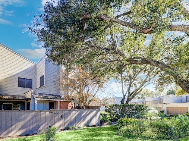 1617 S Kirkwood Rd in Houston, TX - Building Photo - Building Photo