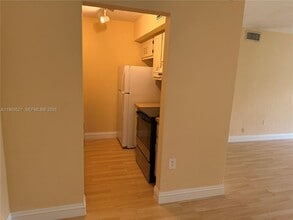 9400 SW 77th St-Unit -K6 in Miami, FL - Building Photo - Building Photo