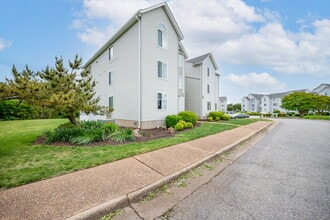 205 Dockside Dr, Unit C in Hampton, VA - Building Photo - Building Photo
