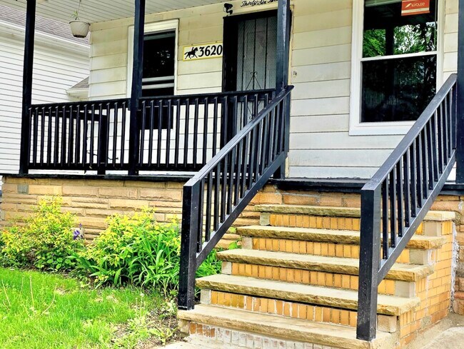 3620 E 63rd St, Unit Front unit in Cleveland, OH - Building Photo - Building Photo