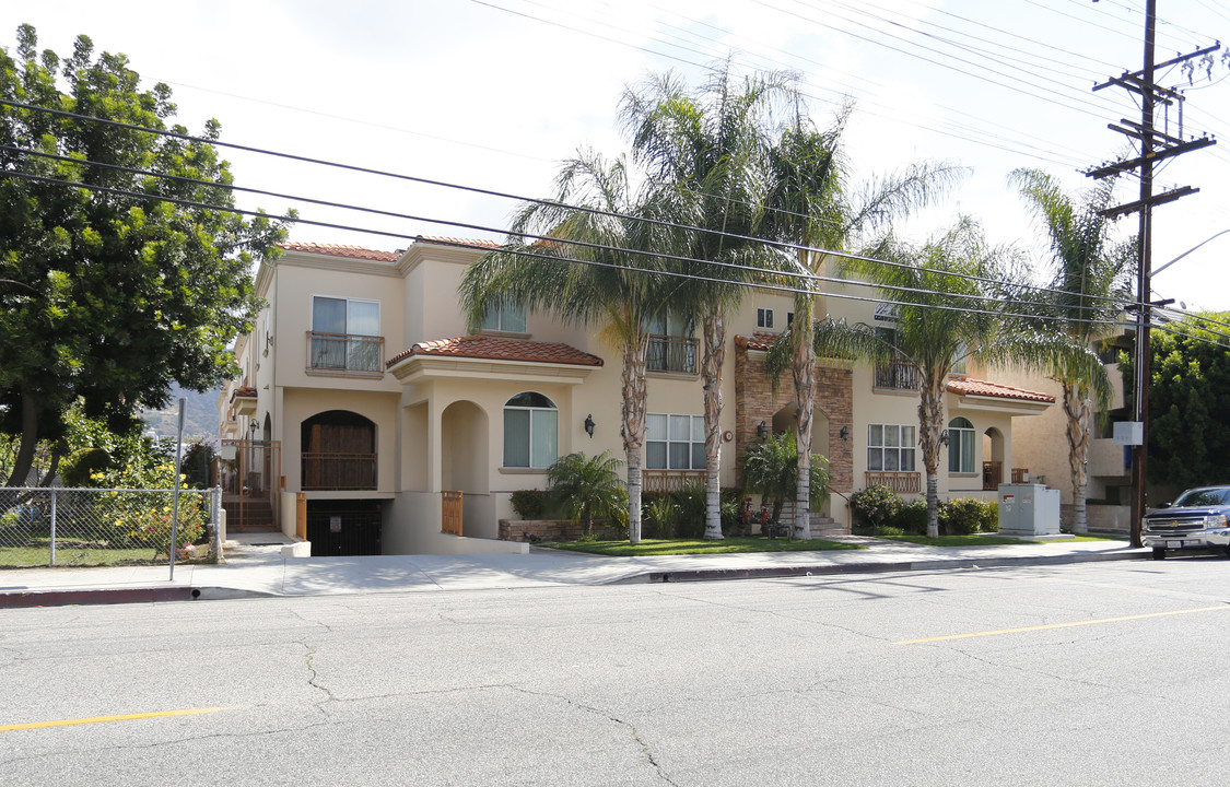 422 S Lake St in Burbank, CA - Building Photo