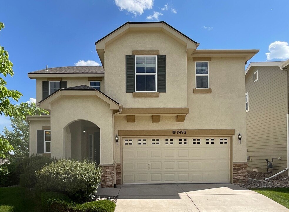7493 Forest Falcon View in Colorado Springs, CO - Building Photo