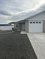 2390 Cascade St in Ephrata, WA - Building Photo