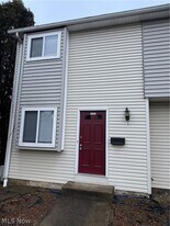 6136 Clingan Rd in Youngstown, OH - Building Photo