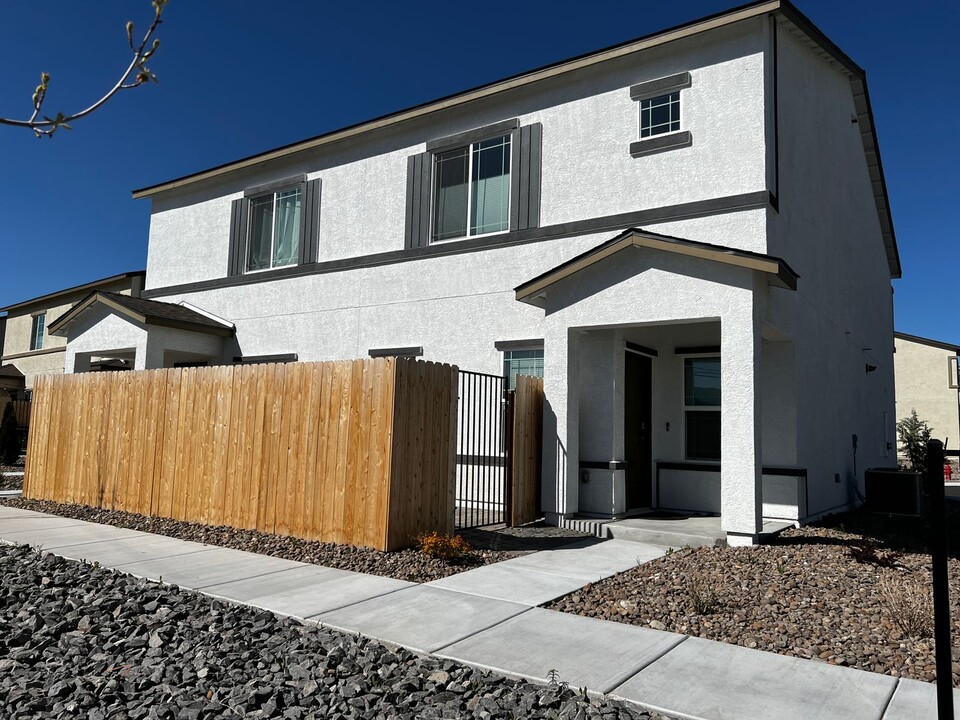 444 Autumn Breeze Cir in Reno, NV - Foto de edificio