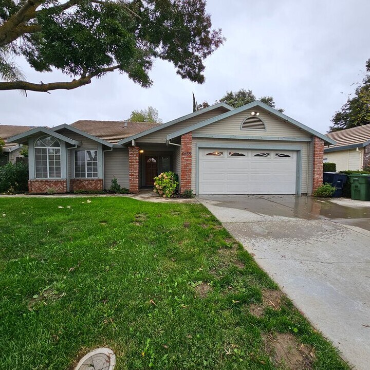 2525 Travao Ln in Tracy, CA - Building Photo