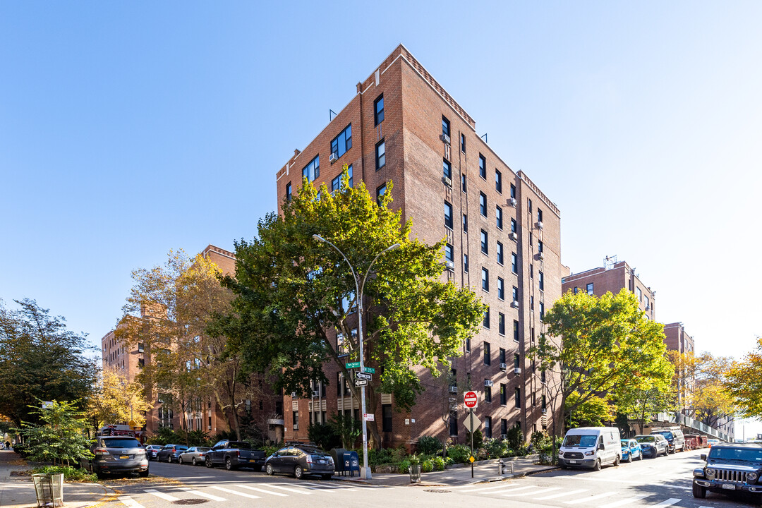 Park Terrace Gardens in New York, NY - Building Photo