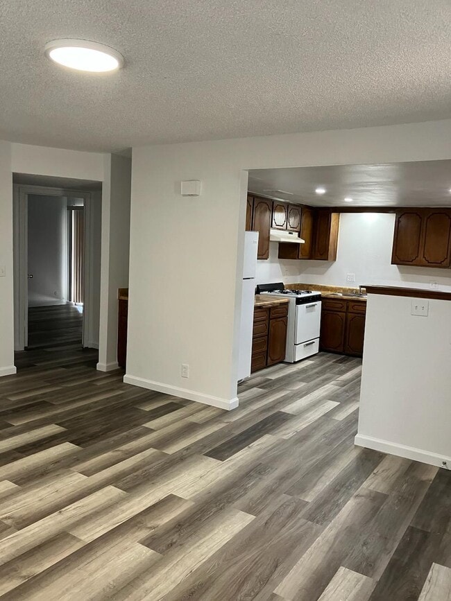 231 W Tulare Ave, Unit C in Visalia, CA - Foto de edificio - Building Photo