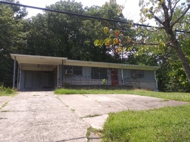 6156 Dodgen Rd SW in Mableton, GA - Building Photo