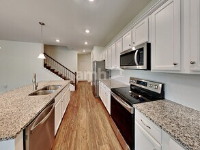 2150 Brook Enclave Trail in Lilburn, GA - Foto de edificio - Building Photo